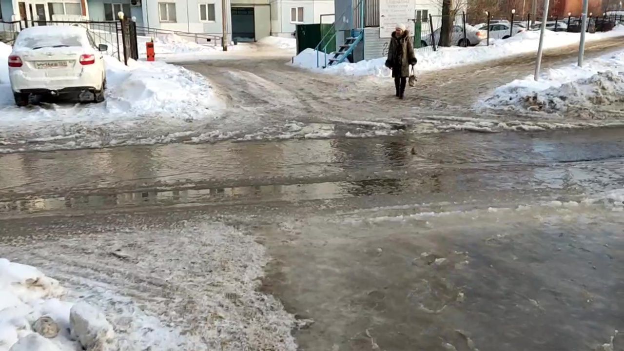 В Перми на улице Свиязева произошла коммунальная авария