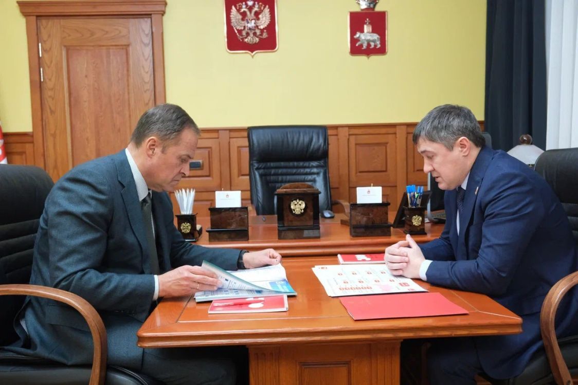 Полпред Комаров и губернатор обсудили в Перми подготовку к выборам президента
