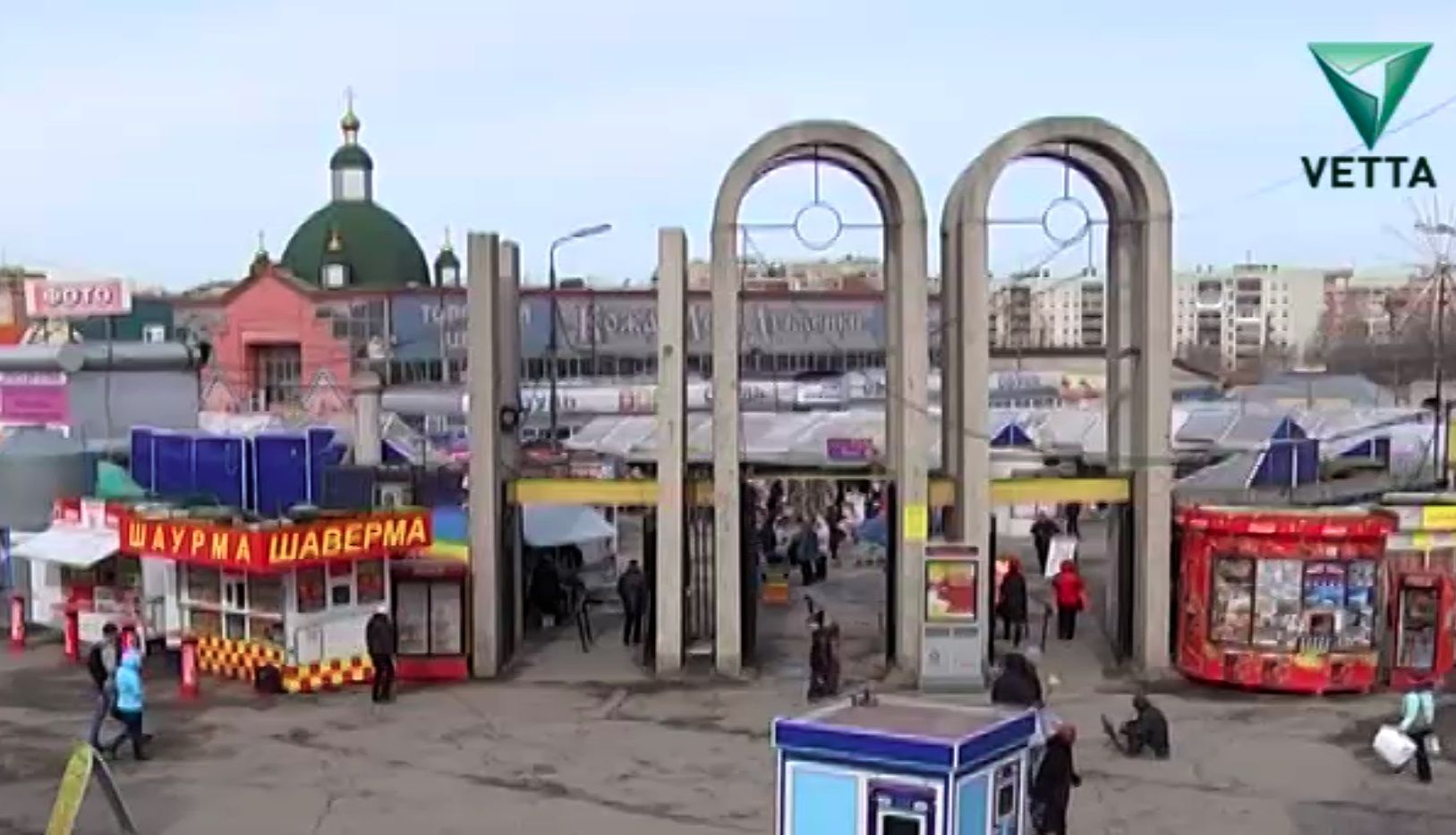 В районе Центрального рынка Перми усилился запах канализации