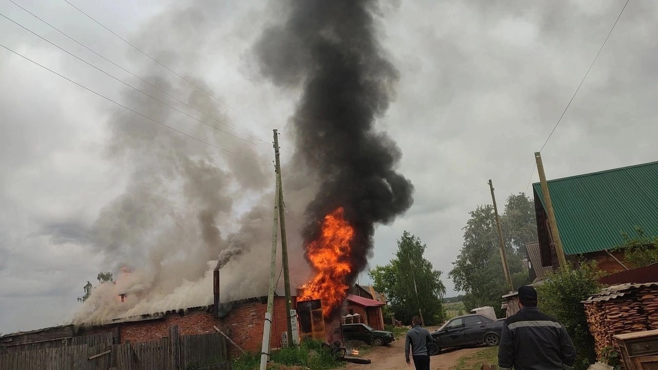 В Пермском крае при пожаре в жилом доме погиб 14-летний мальчик