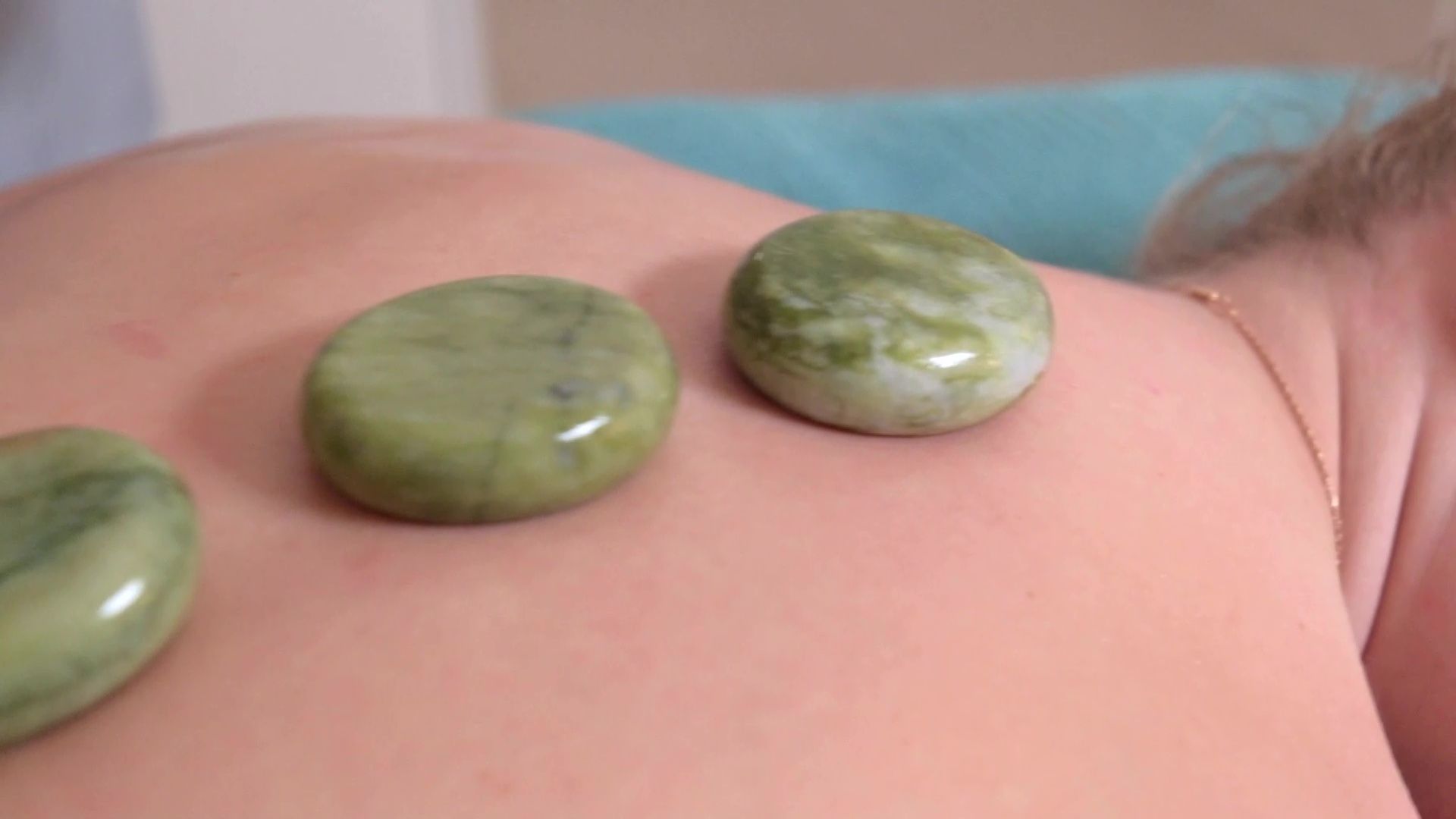 Стоунтерапия — массаж камнями