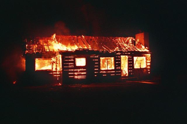 В Пермском крае при пожаре в жилом доме погибли два человека
